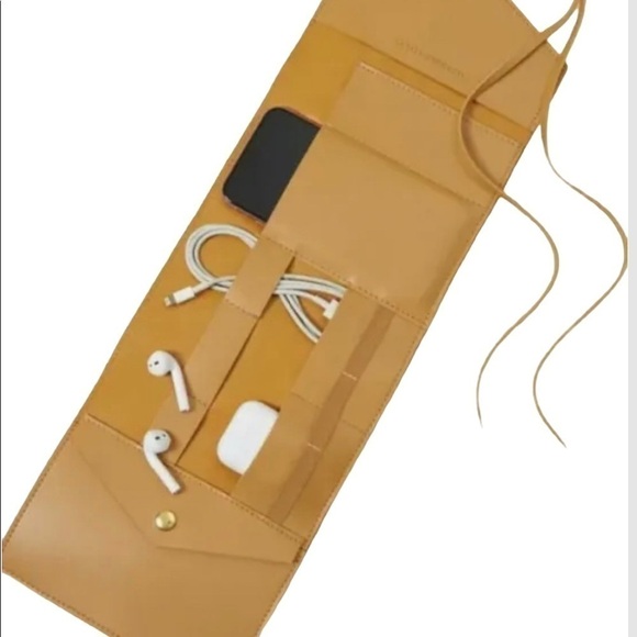 GLASS LADDER & CO. Katherine Tech Organizer Roll  Vegan Leather New - Picture 1 of 6